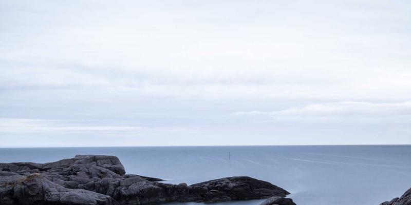 康森莱特LED线性灯：极简主义客厅的隐藏式安装与工业风灯具设计指南