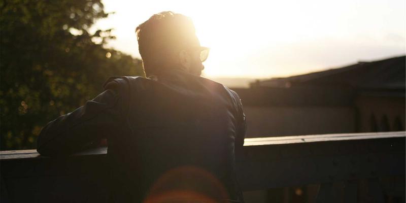 康森莱特工业风壁灯选购指南：用灯饰设计点亮走廊、床头与背景墙的独特氛围