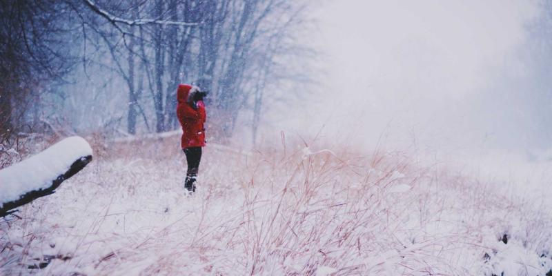 康森莱特红色工业风吊灯：如何用定制照明打造餐厅视觉焦点